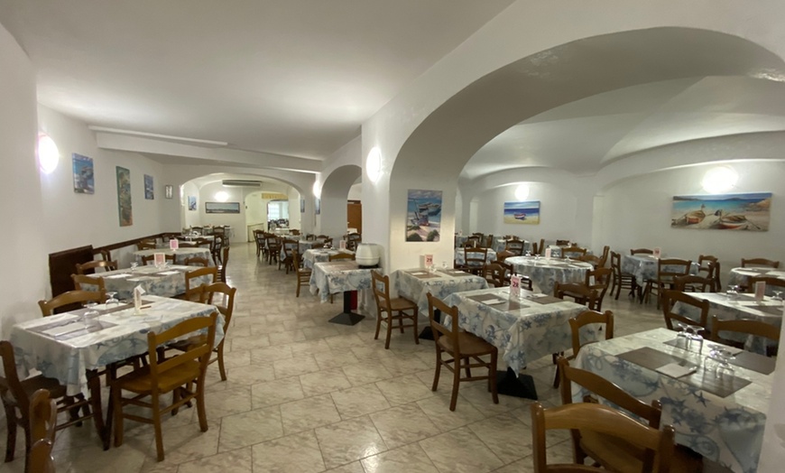 Image 28: Ischia, Forio: soggiorno con mezza pensione e Spa per 2 