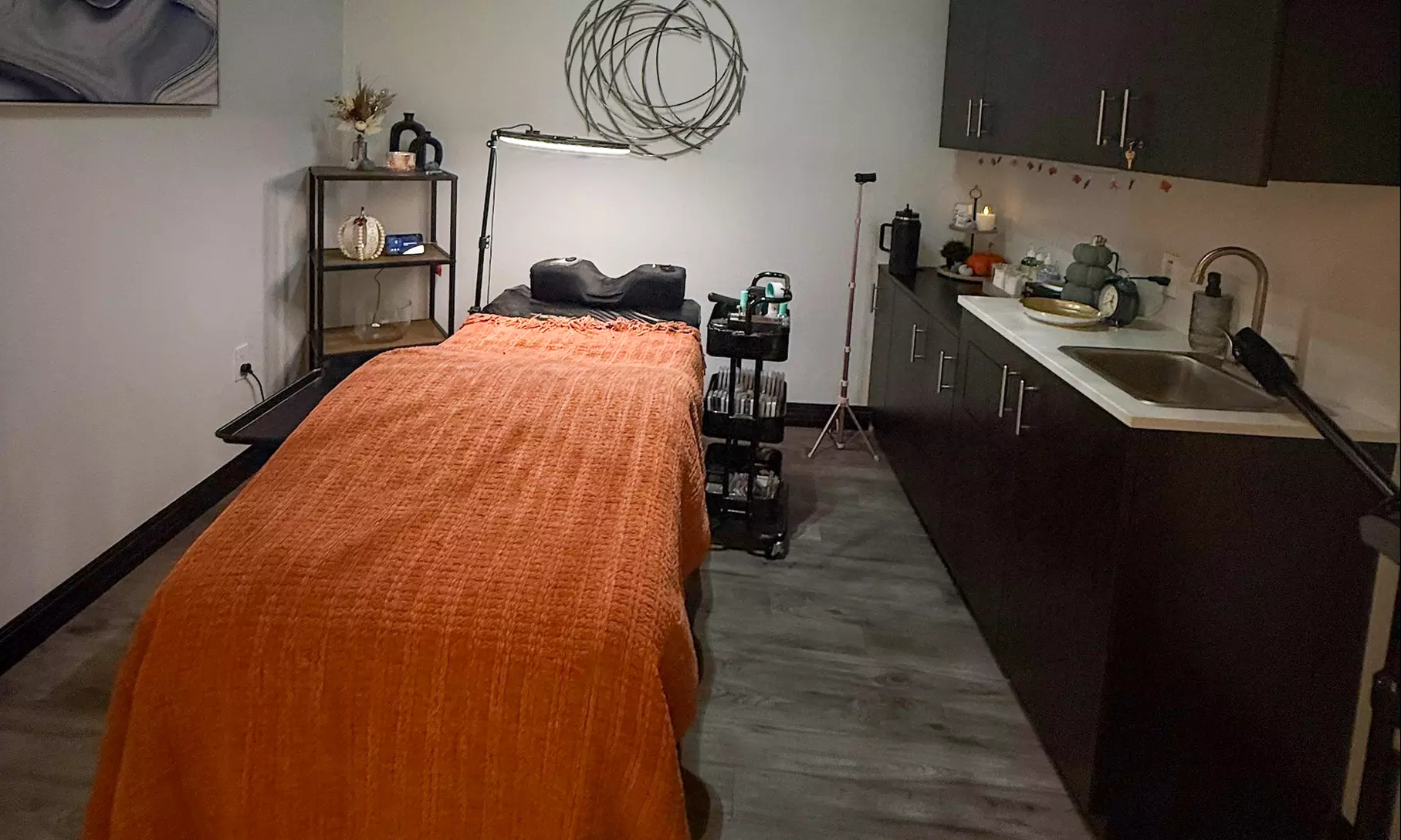 1 or 2 Full Sets Hybrid (90-Min) / Volume (120-Min) Eyelash Extensions