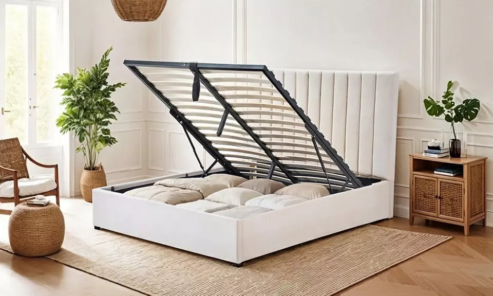 Lit coffre Giulia en velours beige, Maison Aubertin