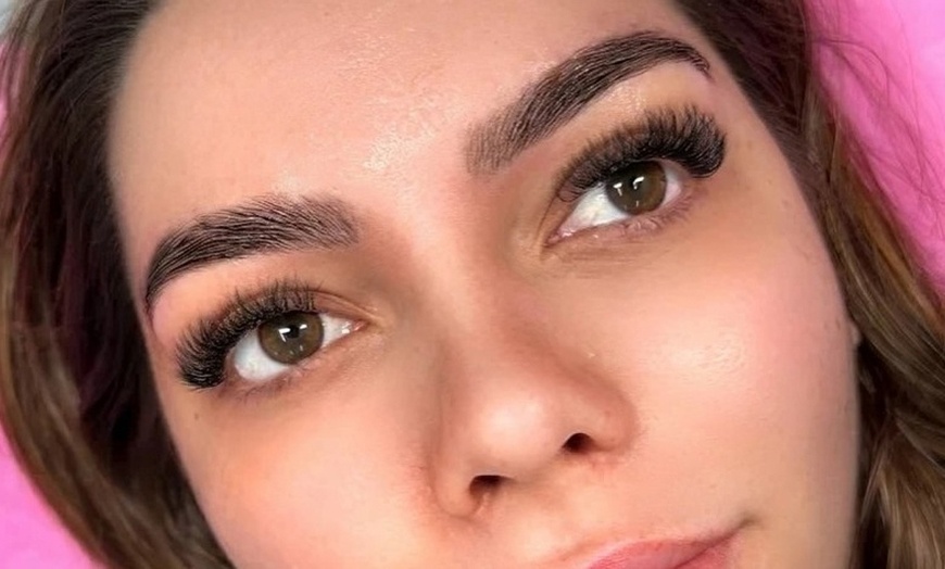 Image 15: Dale un toque diferente a tu mirada con estos servicios para pestañas