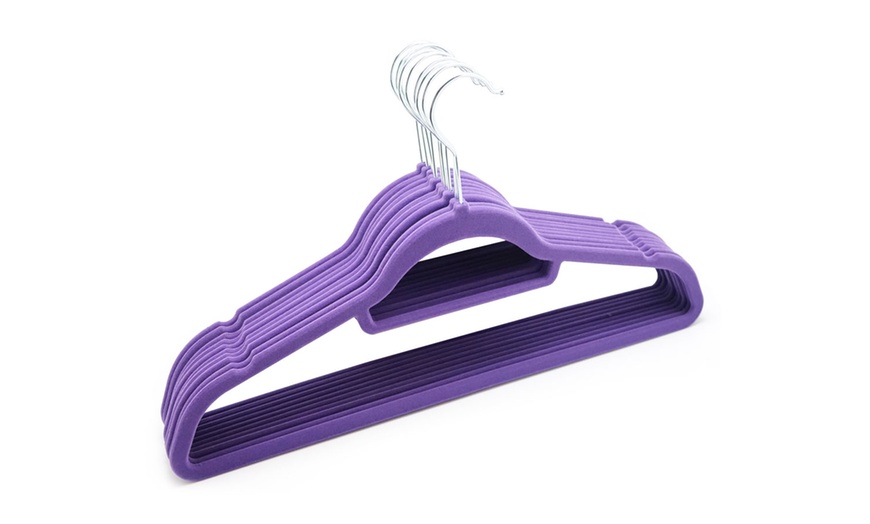 Image 7: Velvet Non-Slip Flocked Hangers