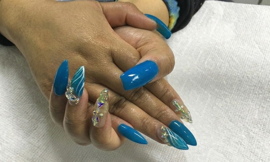 Image 8: Quality Mani-Pedi at Salon Essential 