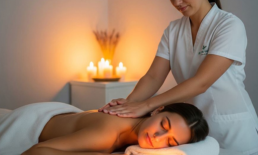 Image 1: 1 o 3 masajes relajantes de 1 h para 1 persona 