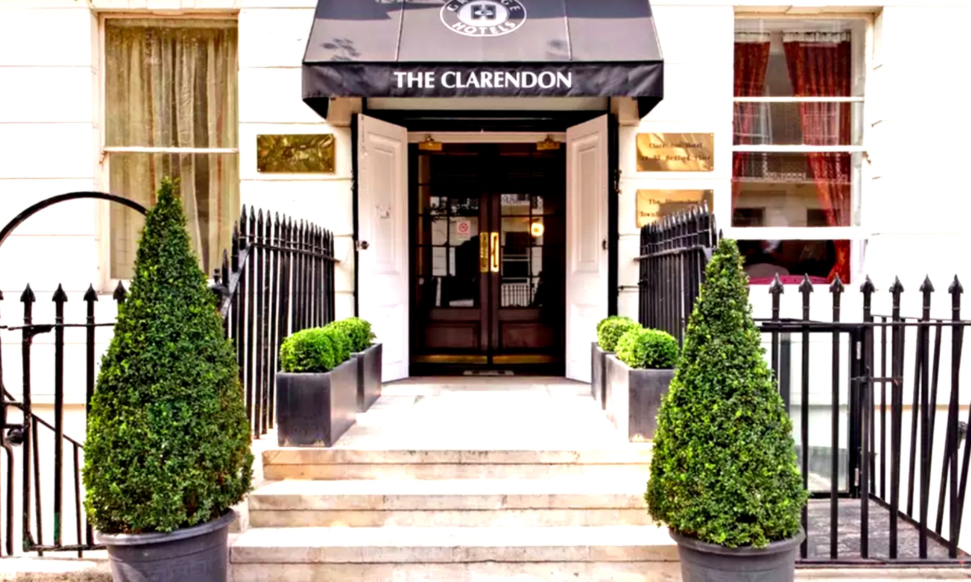 London: Classic Double Room or Quadruple Room Stay with Breakfast