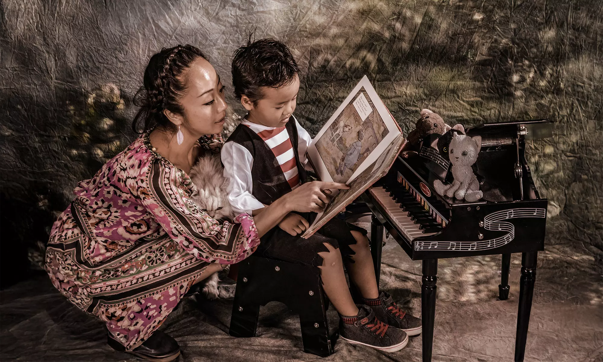 30-, or 60-minute In-Studio Photography Session with Photo Package