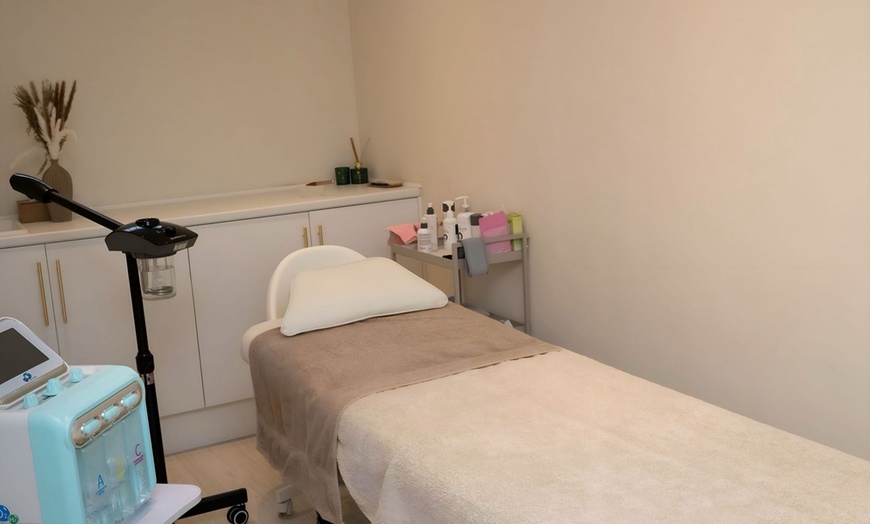 Image 4: 30- or 60-Minute Relaxing Swedish Body Massage