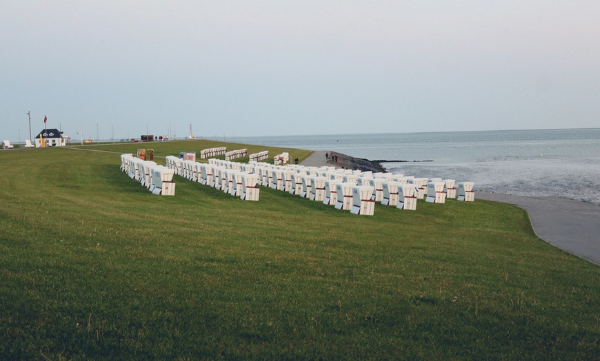 Image 16: Büsum: 2 oder 3 Nächte inkl. Frühstück, 1x 2-Gänge-Menü & Schwimmbad