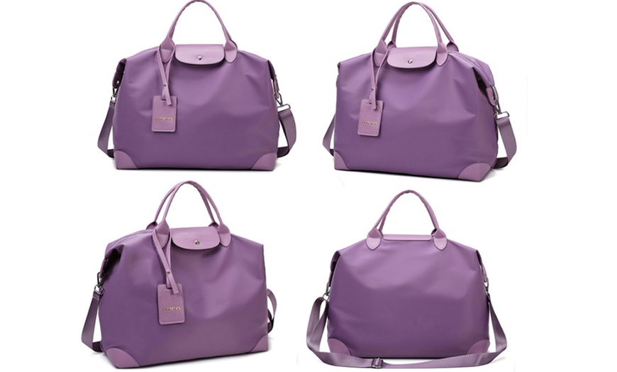 Image 4: Water-resistant Large Tote Bag with Zip Closure and Trolley Sleeve