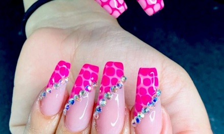 One Regular Manicure + Scrub Hand + Essential Oils - Marcia Nails