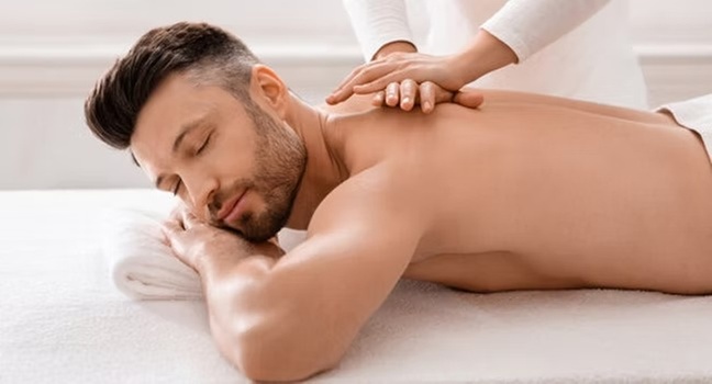 Full Body Combo: 80/90-Min Oil, Body Scrub & Sauna; Couples Options