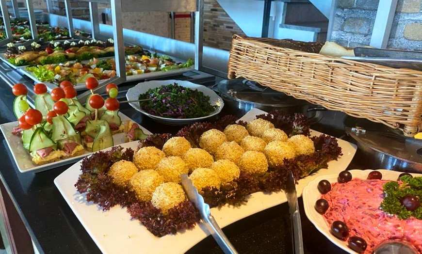 Image 2: Thüringer Wald: 2 bis 5 Nächte mit Frühstück, Schwimmbad & Disko