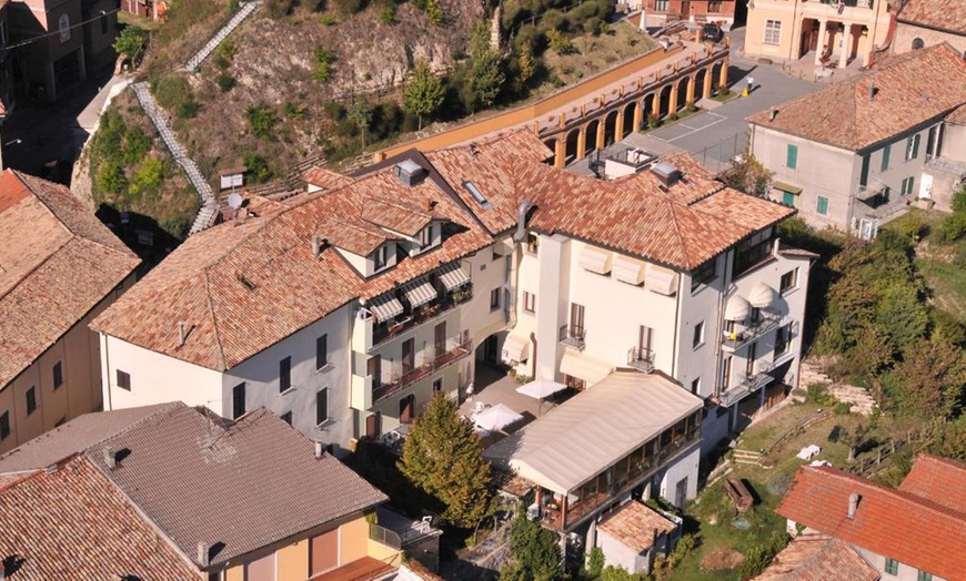 Image 2: Monferrato:camera matrimoniale con colazione e drink per 2 persone