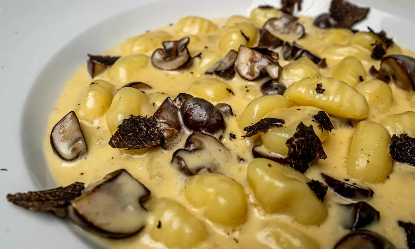 Up to $100 to spend on Italian fare and wine at Roma Kitchen