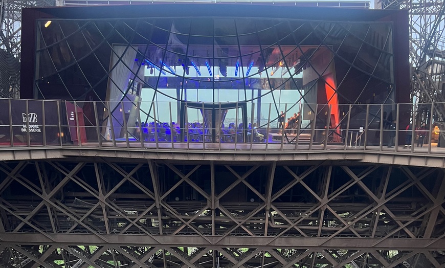 Image 2: Virtuosité musicale sous les étoiles : concert à la Tour Eiffel