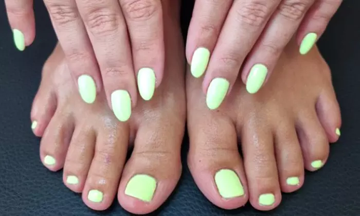 Manicura o pedicura exprés con esmaltado normal o permanente
