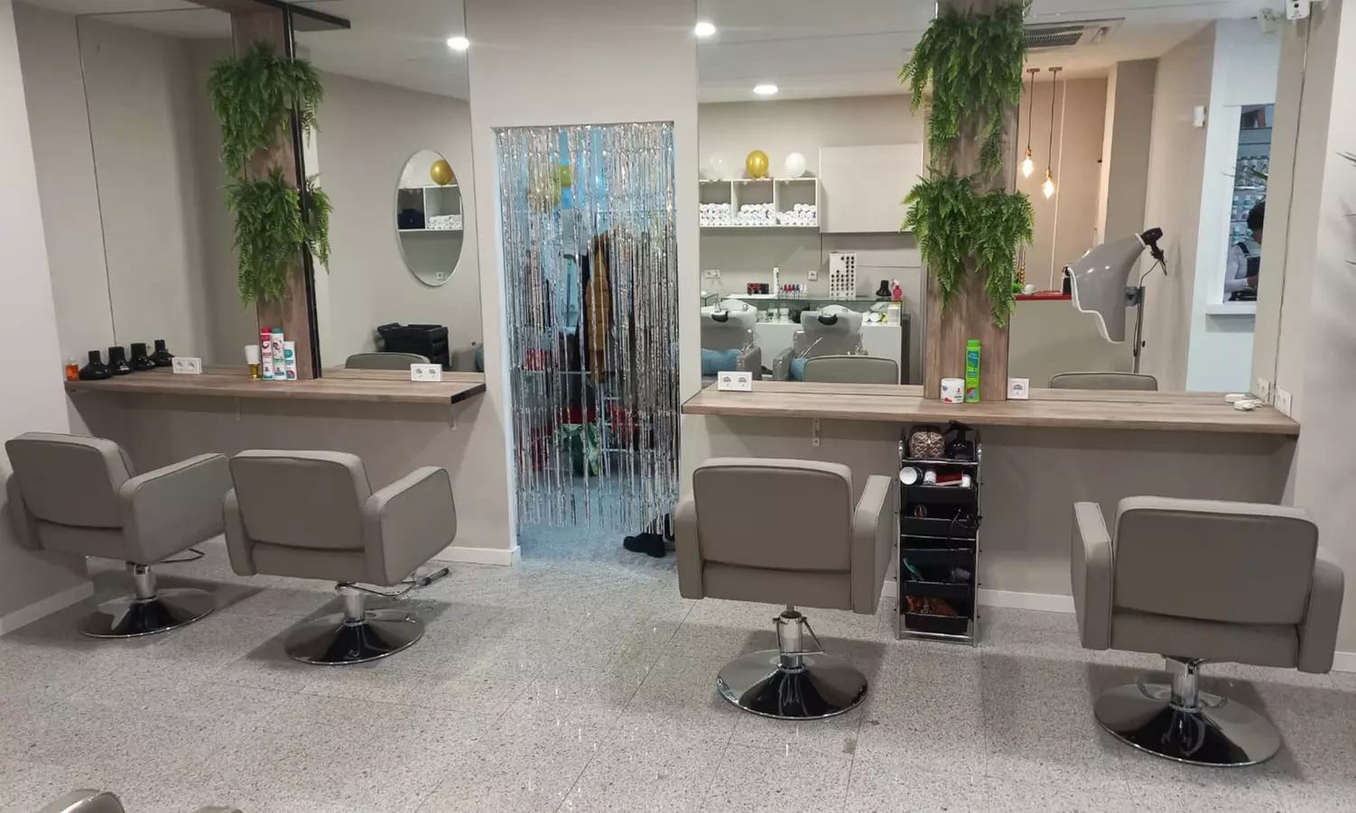 Peluquería con lavado, hidratación, corte y opción a tinte y mechas