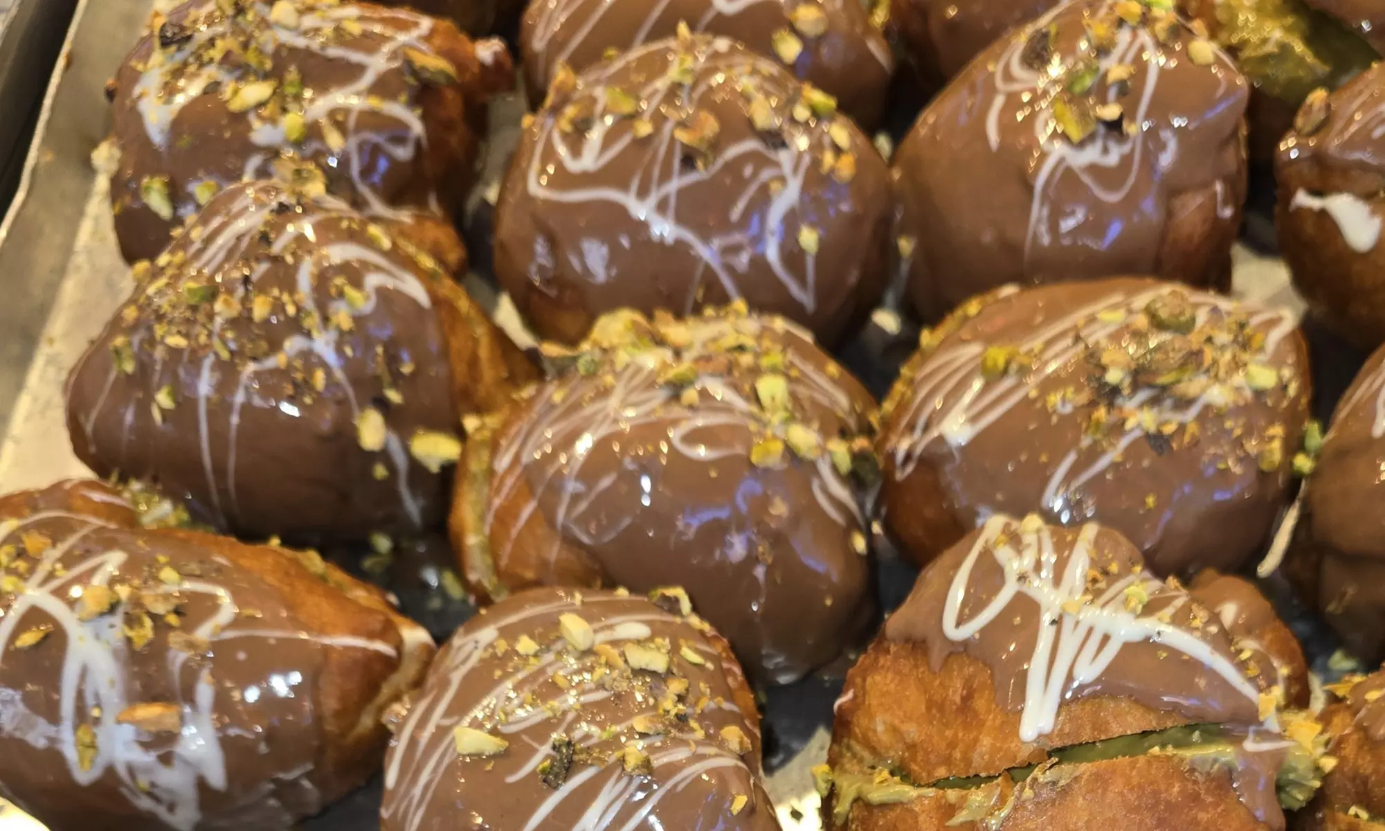 Proef ambachtelijke oliebollen vers van de kraam in het hartje Utrecht