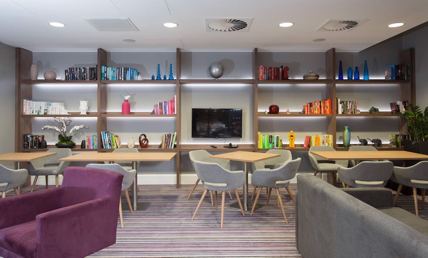 Image 6: Birmingham: 4* Studio Suite Room with Breakfast and a Bottle of Wine