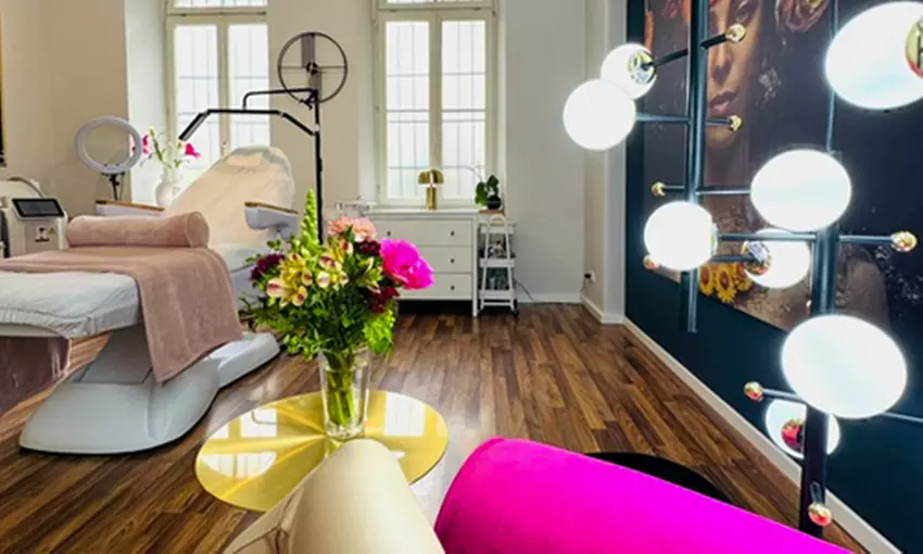 Basis-Pflege-Behandlung mit Ausreinigung & Maske oder Gesichts-Massage