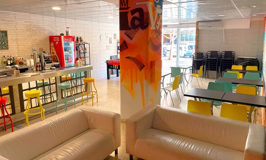 Image 9: Copas o cócteles a elegir con picoteo para 2 o 4 personas