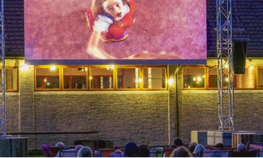 Image 3: Eintritt in das Freiluftkino im Strandbad Wendenschloss für 2 Personen