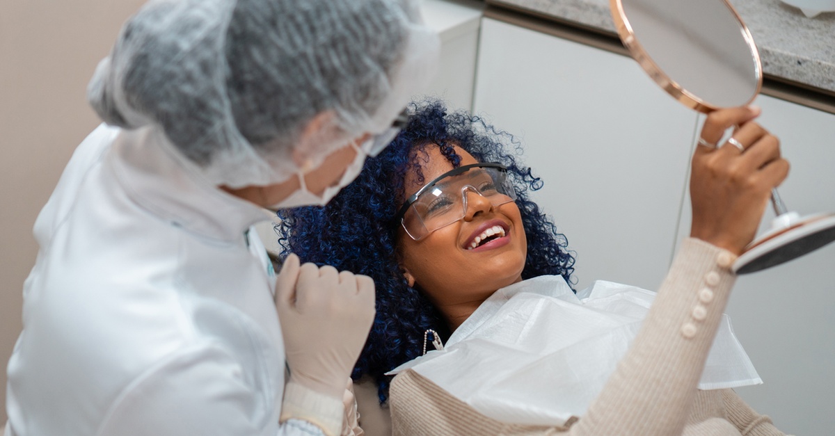 Servicio de implante dental de titanio con diagnóstico y radiografía en Madrid