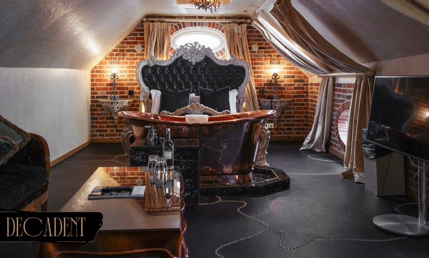 Image 23: Beaconsfield or Stadhampton: 5* Luxurious Hotel Break with Breakfast