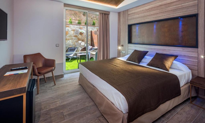 Image 3: Tossa de Mar : chambre double en demi-pension