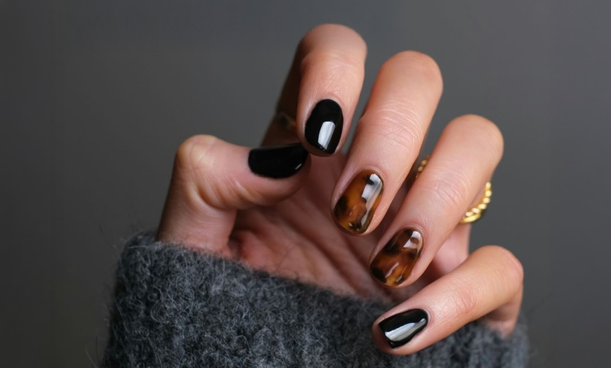 Image 2: Refresh Your Look with Manicure and Pedicure Packages at Salon Nochea 