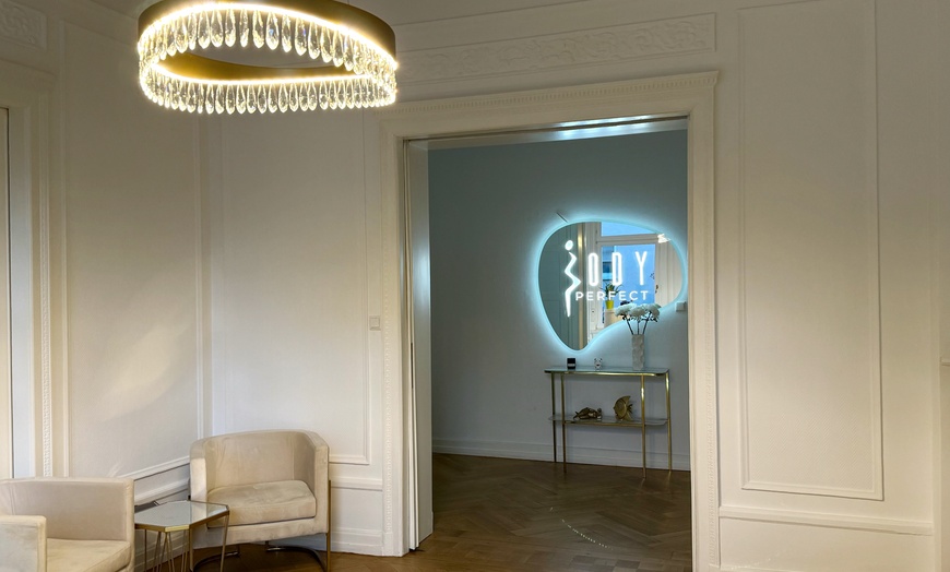 Image 2: Carbon-Peeling für Gesicht & Hals, opt. für Dekolleté, für 1 Person