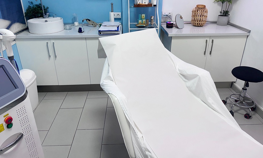 Image 2: Limpieza con microdermoabrasión, radiofrecuencia y masaje facial