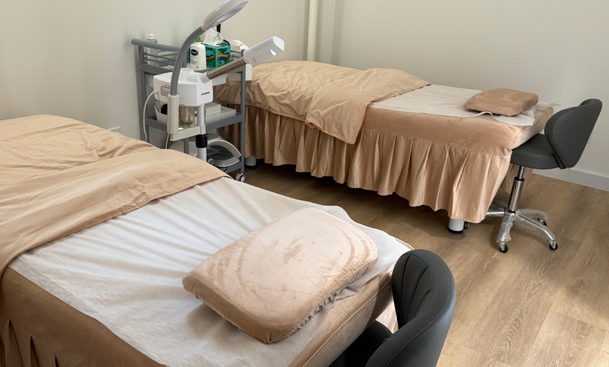 Image 2: 30 or 60-Min Deep Tissue Massage with Optional Deep Cleansing Facial