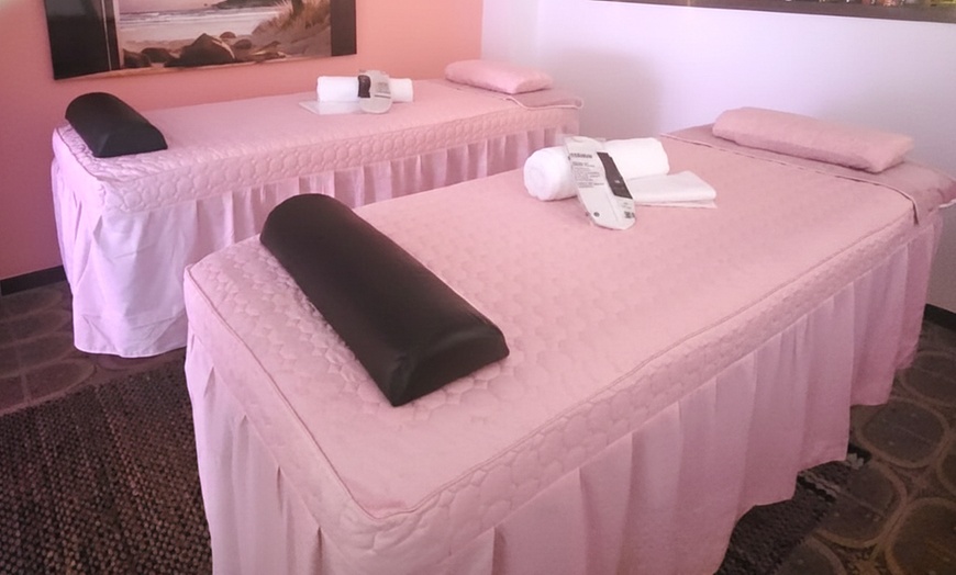 Image 4: Rituales Ayurveda y Armonía con masaje y aromaterapia