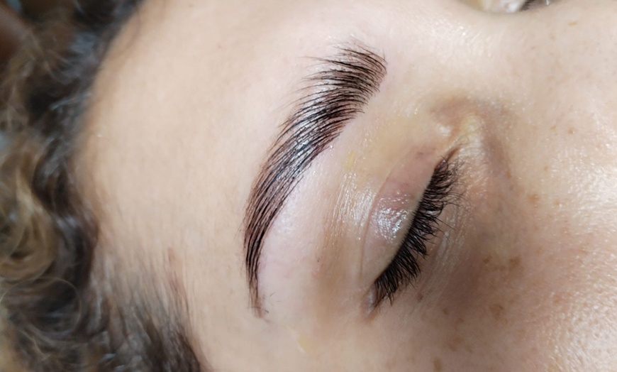 Image 3: Laminado de cejas con diseño, depilación y tinte de cejas y pestañas