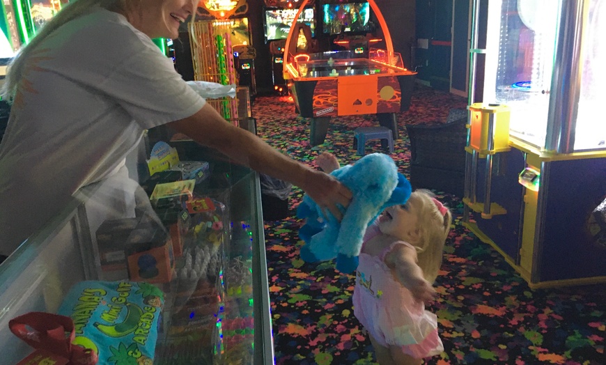 Image 6: Swing into Fun: 18-Hole Round of Mini Golf with Sodas and Ice Cream