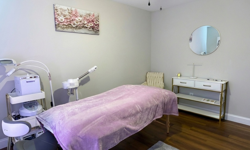 Image 3: One, Two, or Three 60-Minute Mommie and Me Facials