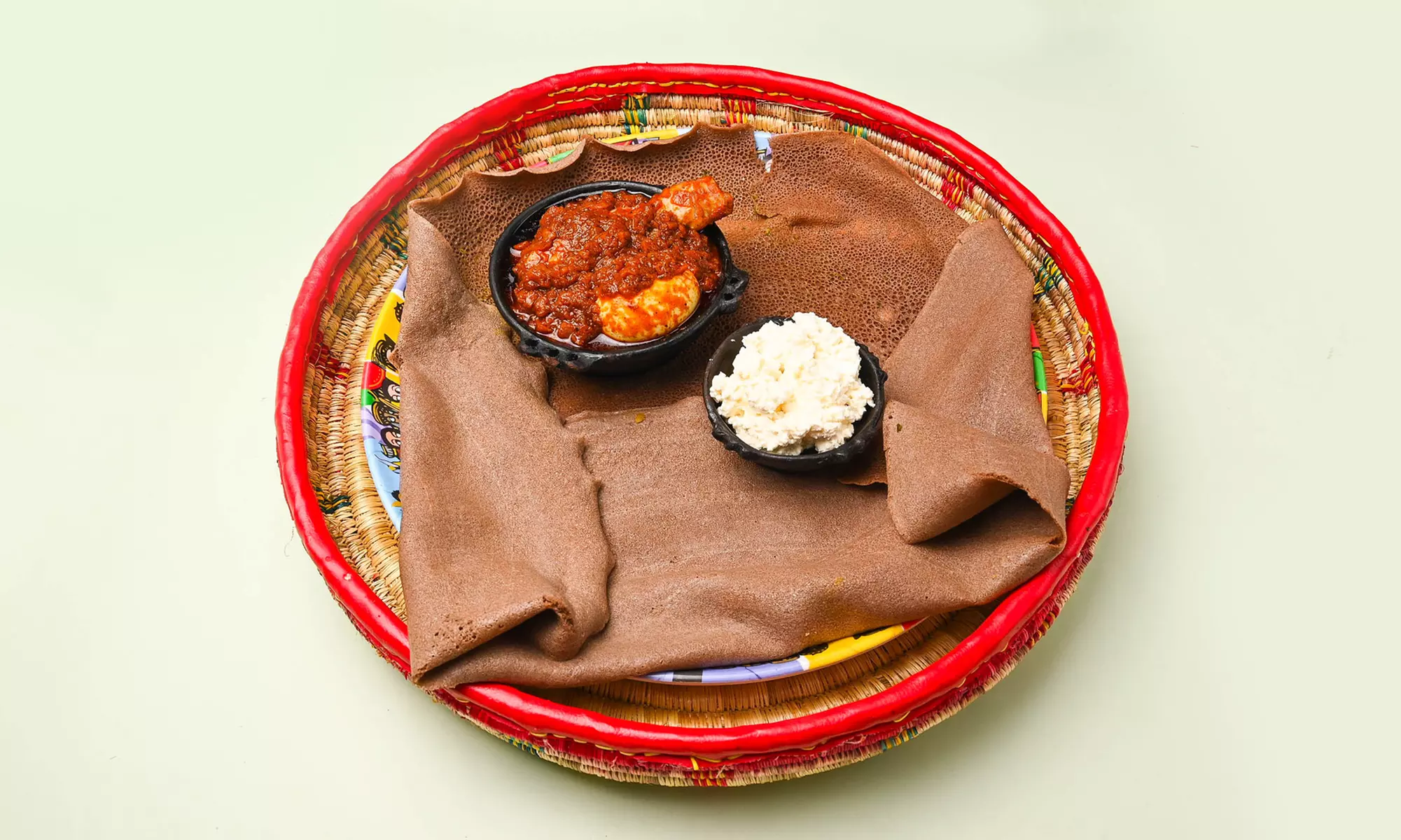 Äthiopischer Zwei-Gänge-Genuss: Vorspeise & Enat Teller nach Wahl