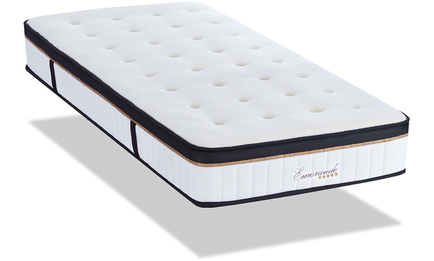 Image 3: Lit coffre Giulia en velours beige, Maison Aubertin