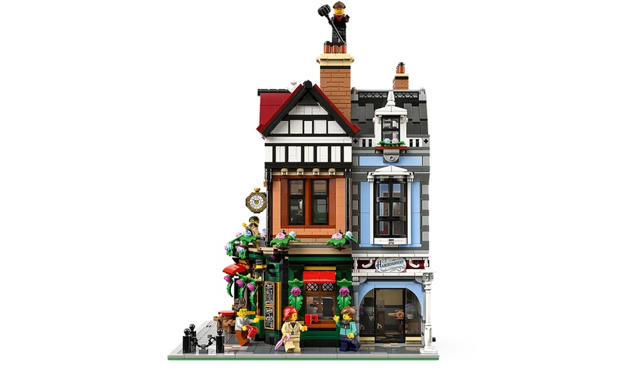 Image 9: LEGO Harry Potter 76457 Village of Hogsmeade Collector's Edition 