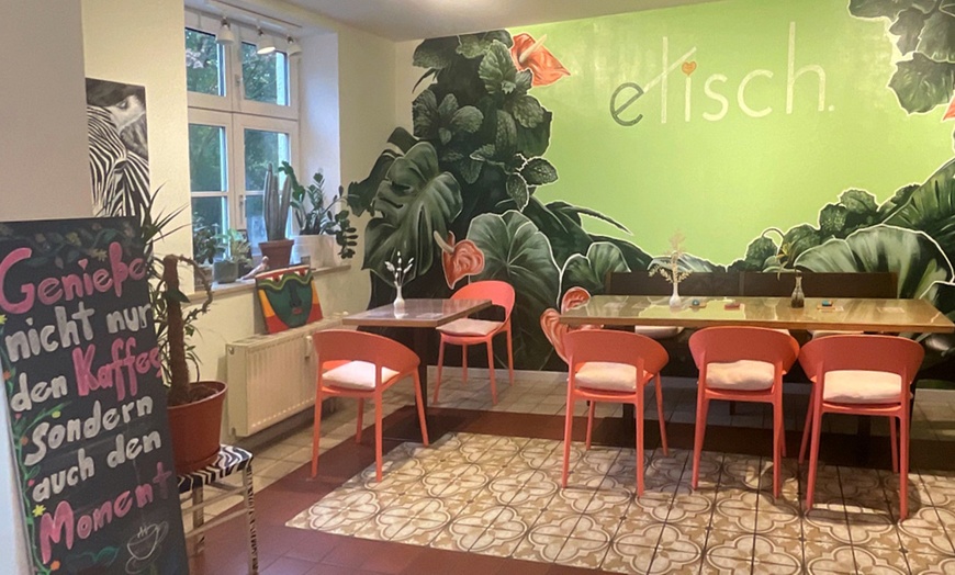 Image 4: Hausgemachter Spinat-Börek mit Beilagen und Kuchen für 1 Person