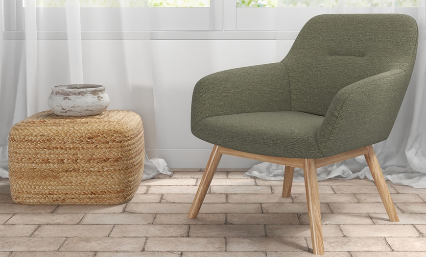 Image 27: Poltrona scandinava con gambe in legno massello Doosense