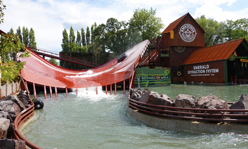 Image 2: Attractions et décors naturels fascinants au Bellewaerde Park