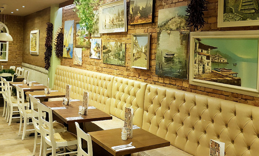 Image 2: Enjoy a Full Breakfast or Cocktails at Half Price for a Perfect Brunch