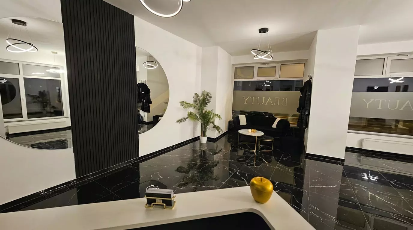 45-90 Min. Gesichtsbehandlung „Basic“,  „BB-Glow“ oder „Perfect Glow“ für 1 Person (bis zu 53% sparen) - Second Medium