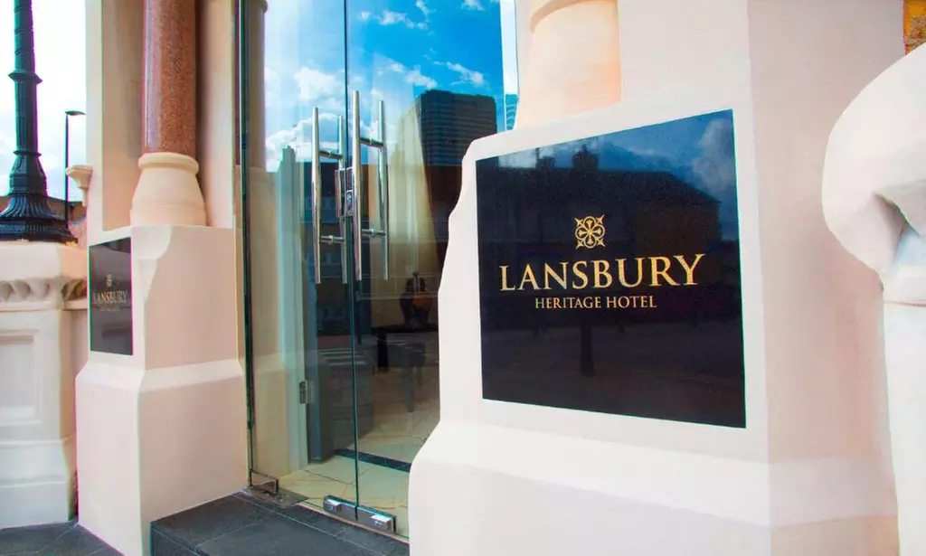 London: Elegant 4* Stay with Breakfast