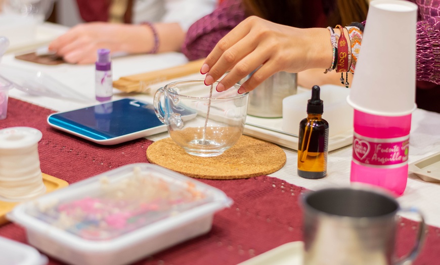 Image 21: Crea tus propias velas - 2 velas durante 3h con bebida 