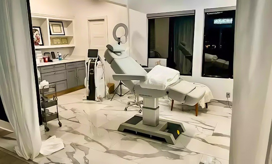 Image 2: 4,8 or 12 Ultrasonic Cavitation Sessions for Body Contouring