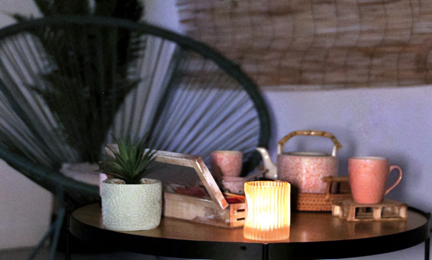 Image 5: Masaje relajante con infusión y bombones, opción a masaje craneofacial