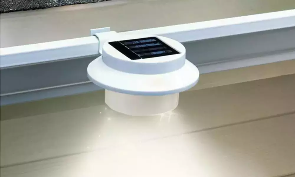 1, 2 ou 4 lots de 2 lampes solaires de clôture et de gouttière, coloris au choix - Primary Image