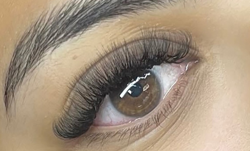 Image 2: Transform Your Look: Luscious Lashes Await You!